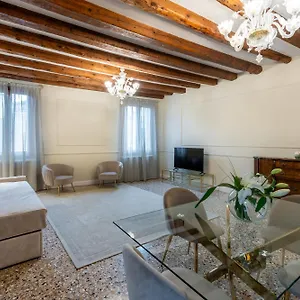 San Vio Palace Luxury Apartament